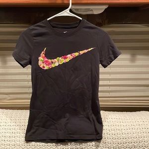 Adorable Nike T-shirt